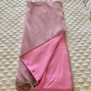 Lululemon pink and grey vinyasa scarf